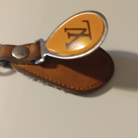 LOUIS VUITTON KEY CHAIN "VINTAGE" - Picture 8 of 8